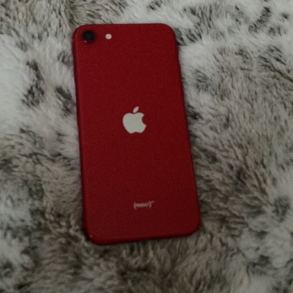 Red iPhone SE perfect screen good camera - Picture 3 of 3